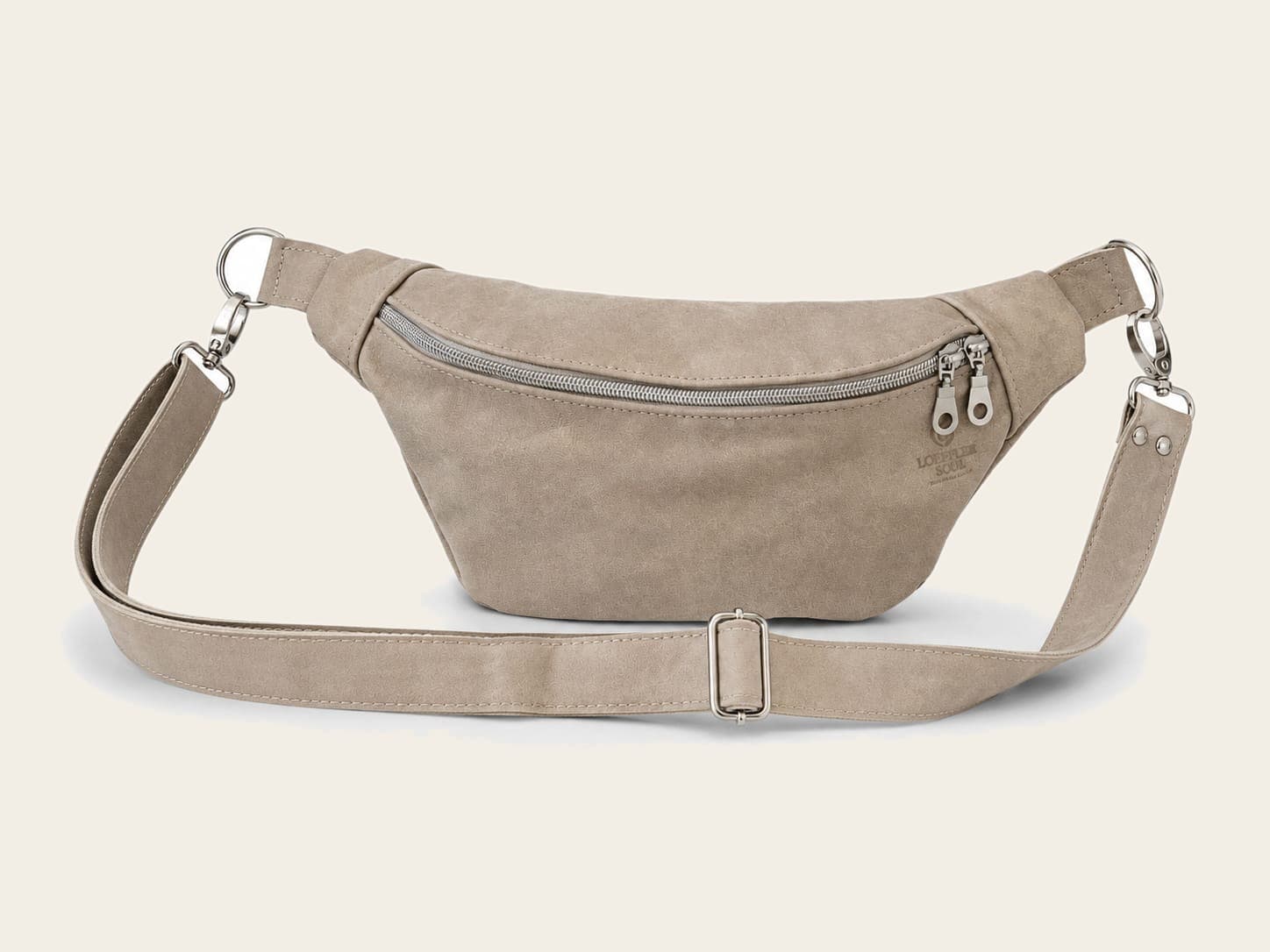 Sling Kompakt in Beige: kleine Ledertasche im Format einer Bauchtasche, mit silbernem Reißverschluss und verstellbarem Gurt